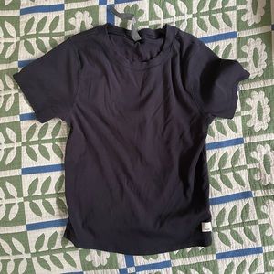 Vuori Pose Fitted Tee